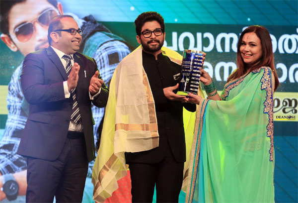 allu arjun,malayalam,star asia net middle east,pravasi ratna award,dubai  మలయాళీలకు థ్యాంక్స్‌ చెప్పిన బన్నీ....! 